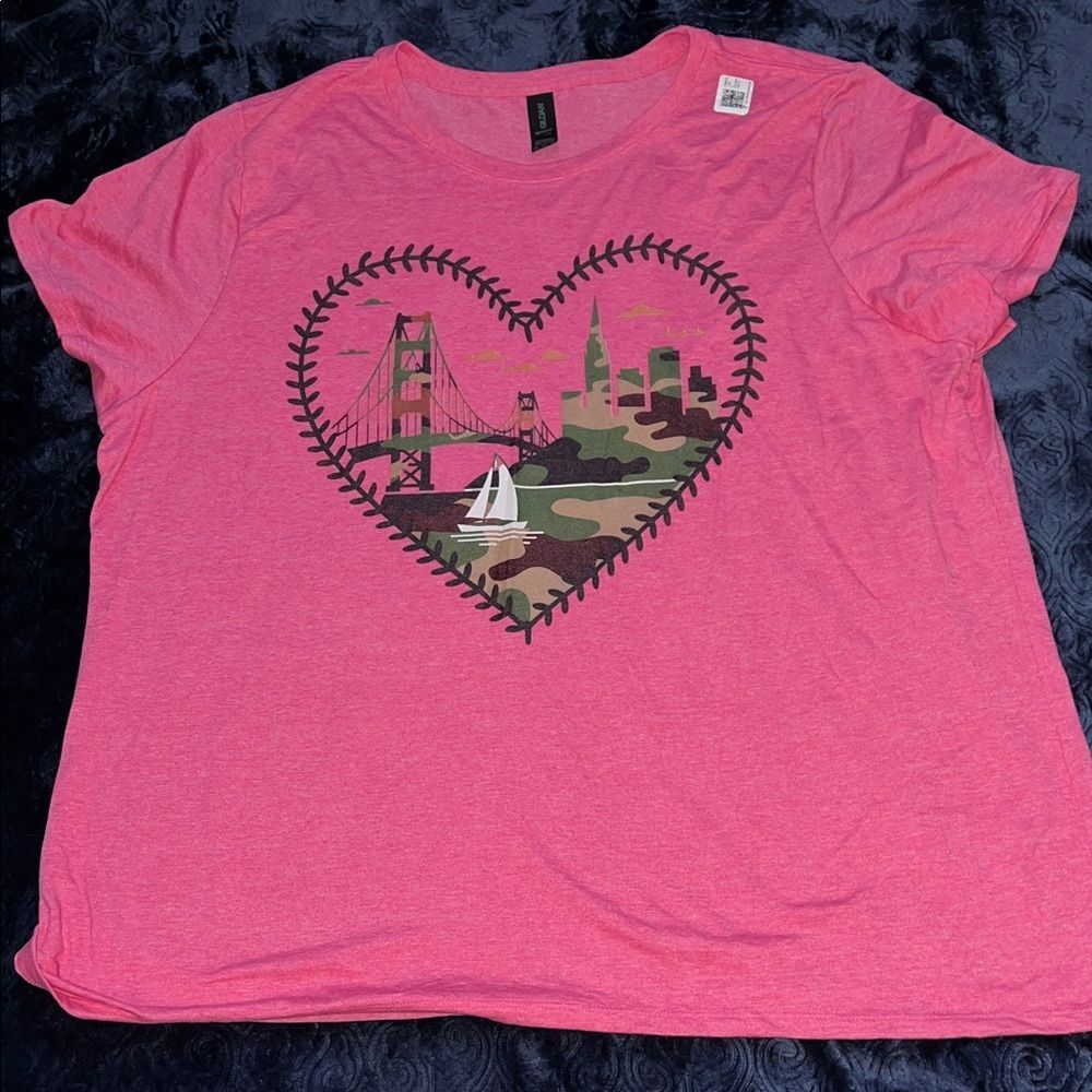San Francisco Heart and Camo Pink Graphic T-Shirt (women’s 3XL)